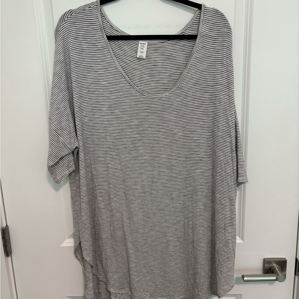 Old Navy black and white Oversized tunic Short Sleeve Tee